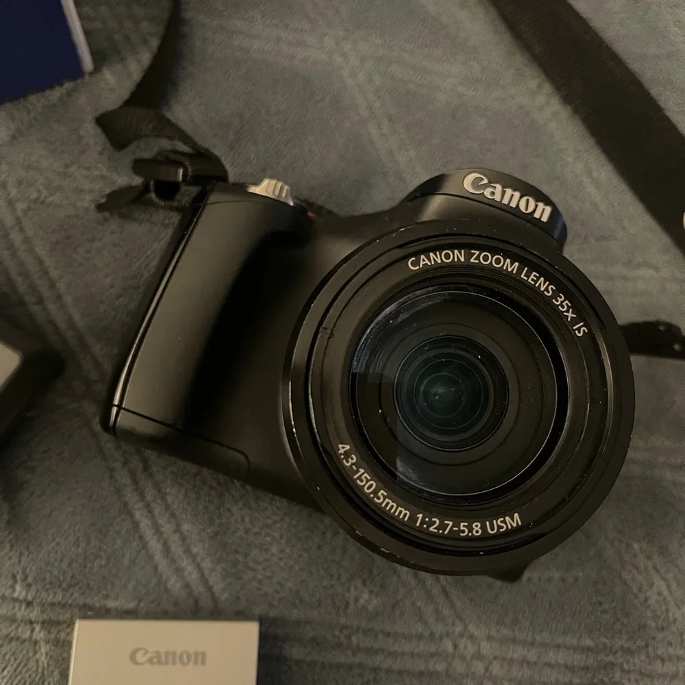 Canon PowerShot SX30 IS 35X Zoom 14.1MP Digital Camera Charger Battery & Box